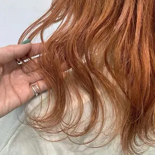 カラー 津秋 朝美のヘアスタイル