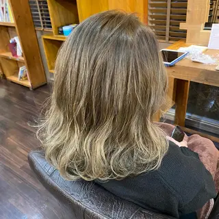 セミロング oshare tom (スタイリスト)所属・人気🌻《髪質改善》 平井 綾乃のヘアスタイル