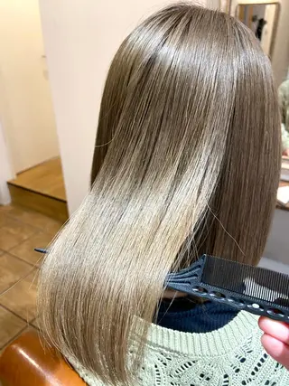 セミロング ayumi🦖/ ブリーチカラーのヘアスタイル