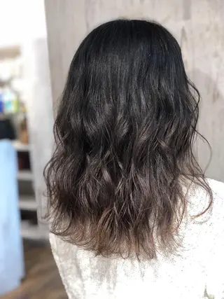 ミディアム カラー 大場 優のヘアスタイル