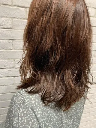 ミディアム 大木 華のヘアスタイル