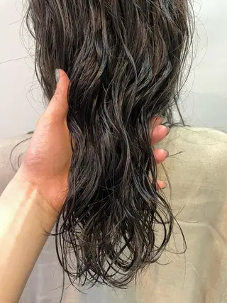 ロング パーマ silo所属・silo MOKA 顔周りカット🦦のヘアスタイル