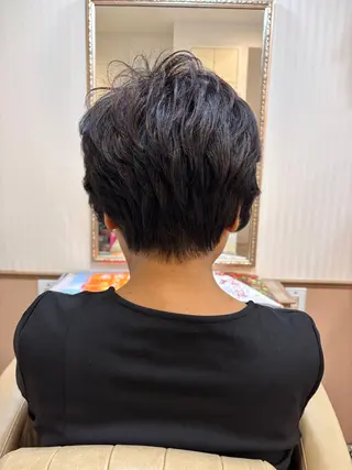 ショート シンセティックヘアデザイン所属・吉井 愛のヘアスタイル