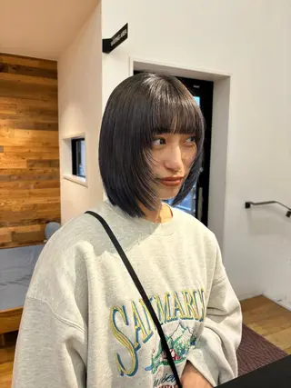 ミディアム 津田 里菜のヘアスタイル