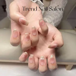 ミディアム トレンド ネイル スタジオのネイルデザイン