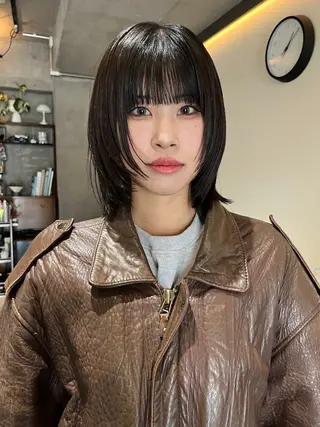 ミディアム レイヤーカット\ウル フ　chinatsuのヘアスタイル