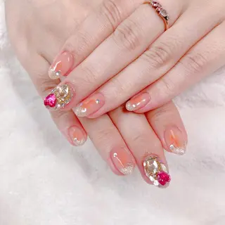 ネイル 根津 綾子のネイルデザイン