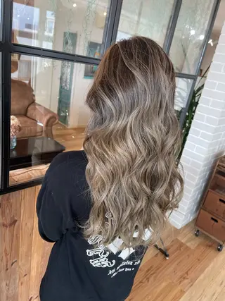 カラー LA BELLA所属・LA BELLA マリナのヘアスタイル