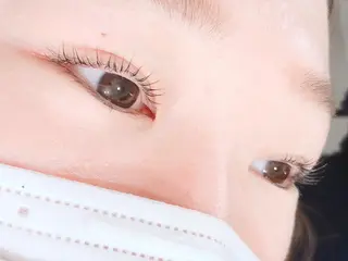 マツエク・マツパ laera 佐藤のヘアスタイル