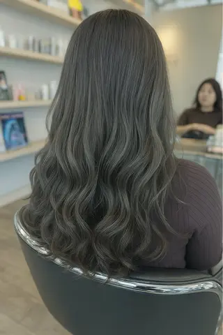 ミディアム カラー MUSEUM 谷平悠兼のヘアスタイル