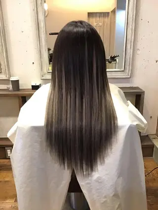 ロング GRANDE アオキのヘアスタイル