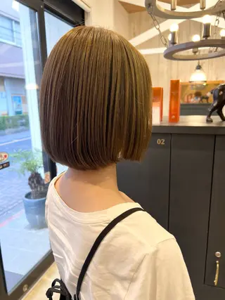 ショート カラー 細沼 葵のヘアスタイル