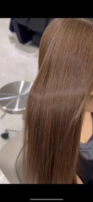 ロング IVE所属・透け感カラー 髪質改善🫧Annaのヘアスタイル
