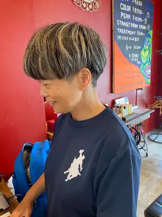 ショート カラー 小日向 沙織のヘアスタイル