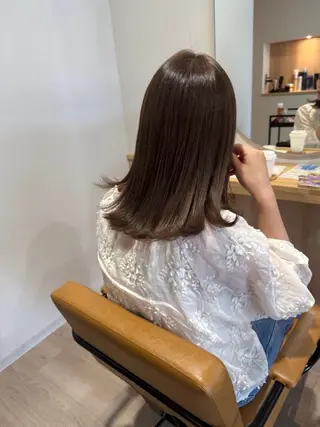 ミディアム カラー 井崎 史帆のヘアスタイル