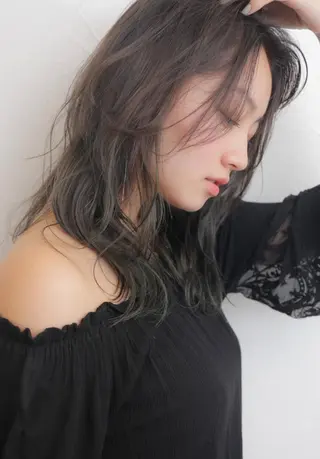 セミロング ＦＵＮＩＣ ファニックのヘアスタイル