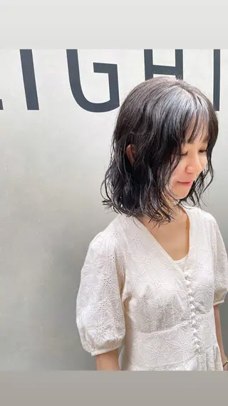 ミディアム パーマ ボブ/プツッとボブ/ 暖色カラー/モエのヘアスタイル