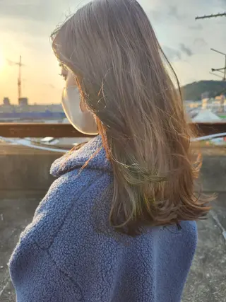 セミロング カラー Era Hatsuneのヘアスタイル