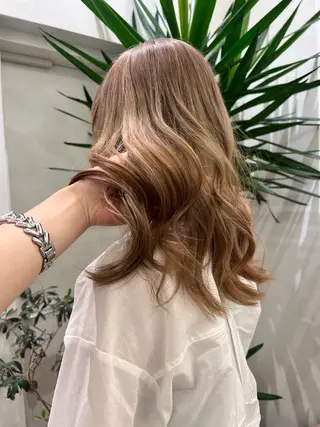 セミロング ブリーチ/髪質改善 shiinaのヘアスタイル