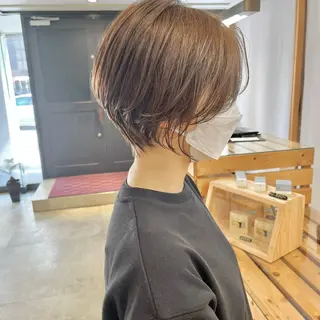 ショート hoNua. 栄/透明感カラーのヘアスタイル