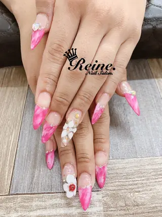 ネイル Nailsalon Reine所属・玉栄 伶奈のネイルデザイン