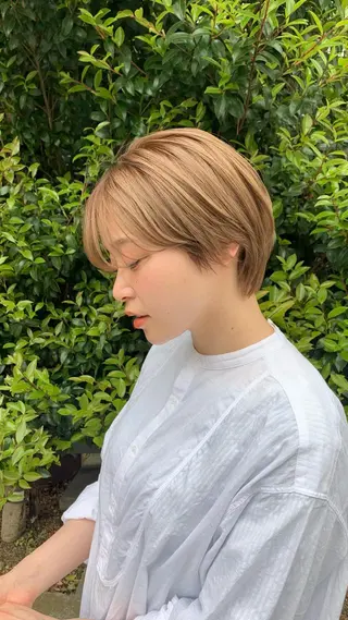 ショート 岡田 知佳のヘアスタイル