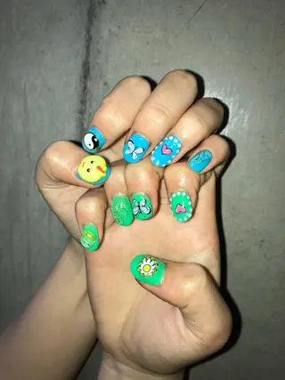 ネイル viewstokyo所属・mana 暖色カラーカットのヘアスタイル