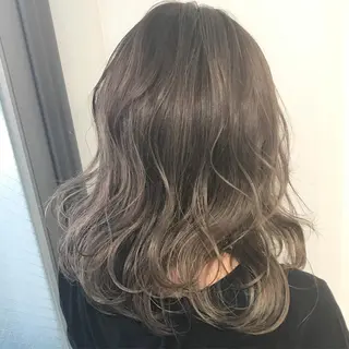 ミディアム カラー タカハシ ユウキのヘアスタイル