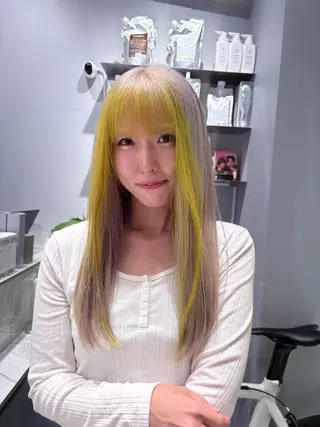 セミロング カラー 菜々🫧新宿 透明感ケアブリーチのヘアスタイル