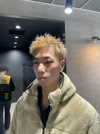 ショート カラー メンズ 垢抜けハイトーン☀/ 笑顔の美容師/しゅんのヘアスタイル