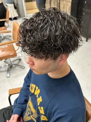 ミディアム パーマ メンズ メンズ似合わせ🪞 リピート率No.1のヘアスタイル