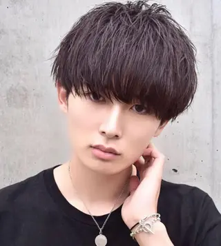 ショート カラー パーマ メンズ イズ ミのヘアスタイル