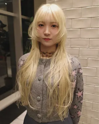 セミロング カラー SALOWIN所属・ブリーチ🧹 ボブ✨レイヤーのヘアスタイル