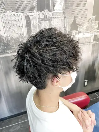 ショート パーマ メンズ ブリーチカラー✨ 駒場 笙のヘアスタイル