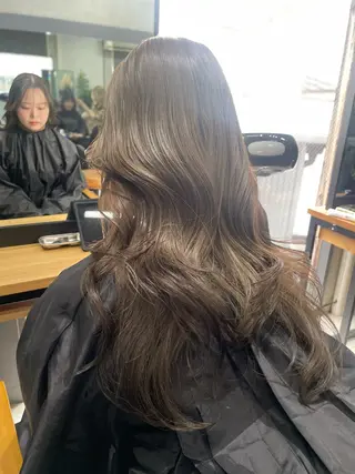 ロング カラー AIRI layer cut hairのヘアスタイル