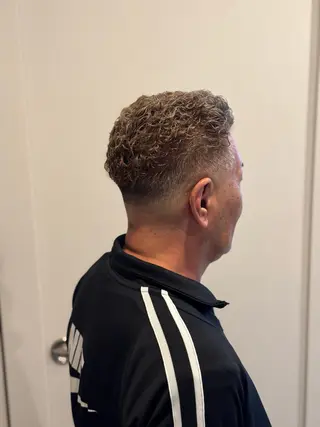 メンズ leo/ナチュラル/ テーパーフェードのヘアスタイル