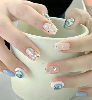 ネイル UniqueNail さとみのネイルデザイン