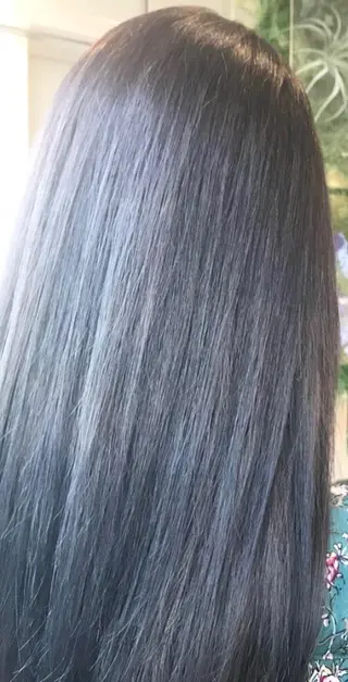 ロング カラー Hanna by W_SALONのヘアスタイル