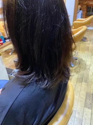 パーマ 岩本 紋音のヘアスタイル