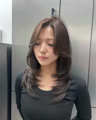 ロング 大人レイヤー/艶髪 🇺🇸TOMONAのヘアスタイル