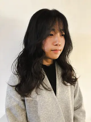 ロング ウシロダ メグミのヘアスタイル