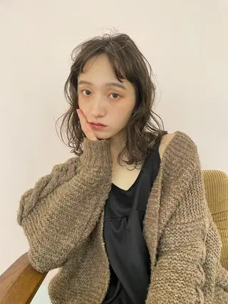 ミディアム パーマ Koto🌿 ブリーチなしカラーのヘアスタイル