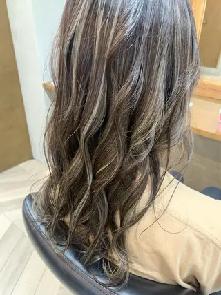 ロング カラー ヨシナガマユ🦕 髪質改善艶カラーのヘアスタイル