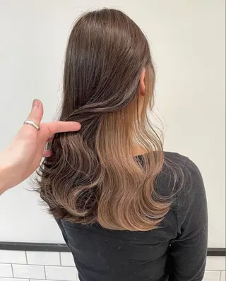 カラー 吉岡 茉穂のヘアスタイル
