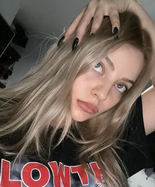 ミディアム カラー 艶髪/透明感🪽 DISCO🪽のヘアスタイル