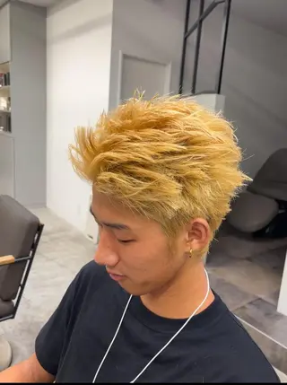 ショート ハイトーンカラー が絶対可愛い✨泰聖✨のヘアスタイル