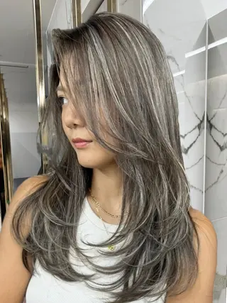 ロング カラー レイヤーカット 海老原寛大のヘアスタイル