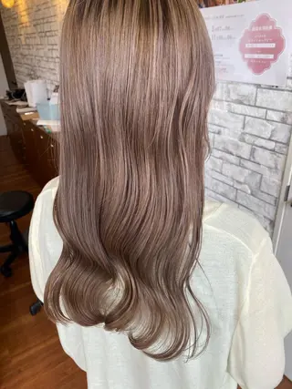 ロング カラー 小畑 杏実のヘアスタイル