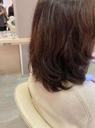ミディアム 鬼澤 なお子のヘアスタイル