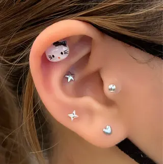 松川ヒナ|韓国レイヤ /耳つぼジュエリーのヘアスタイル